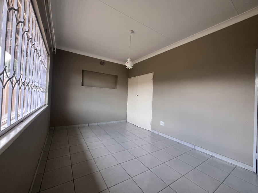 To Let 3 Bedroom Property for Rent in Flamwood North West